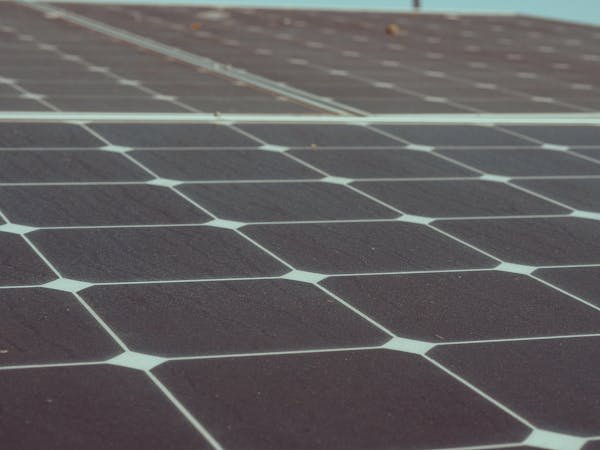 Panneau solaire photovoltaïque : solutions durables sur mesure